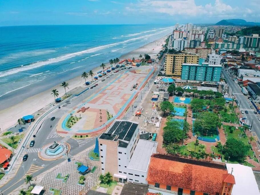 Pe Na Areia 3 Mercados Na Rua Centro De Mongagua Villa Exterior foto