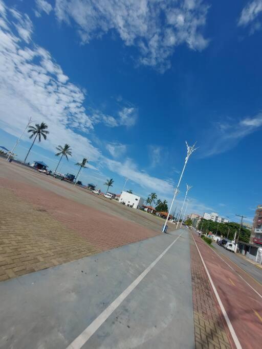 Pe Na Areia 3 Mercados Na Rua Centro De Mongagua Villa Exterior foto